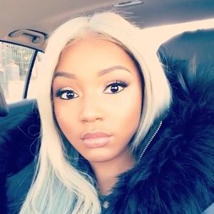 Meet your Posher, Simone